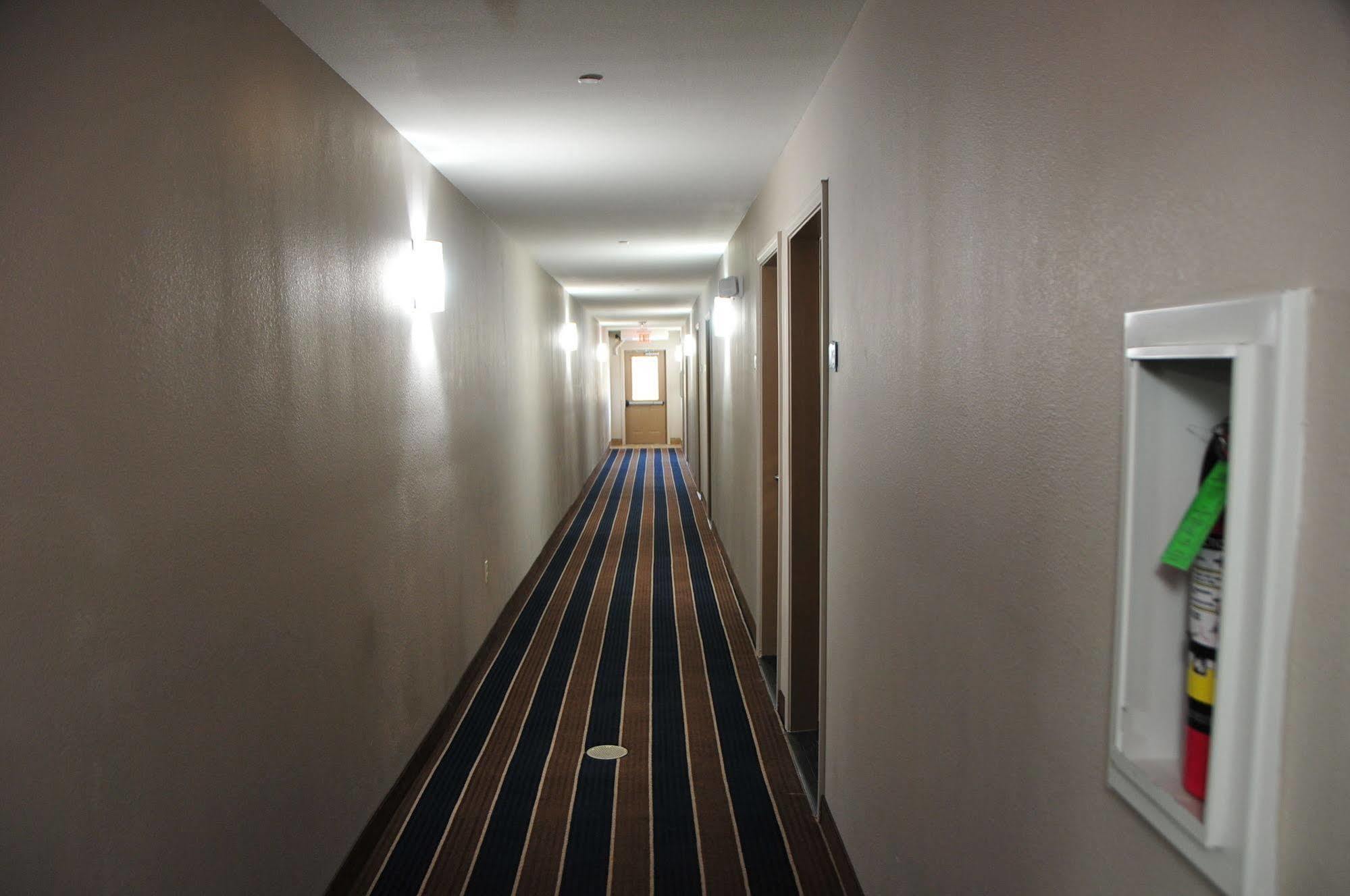 Paradise Inn & Suites バトンルージュ エクステリア 写真