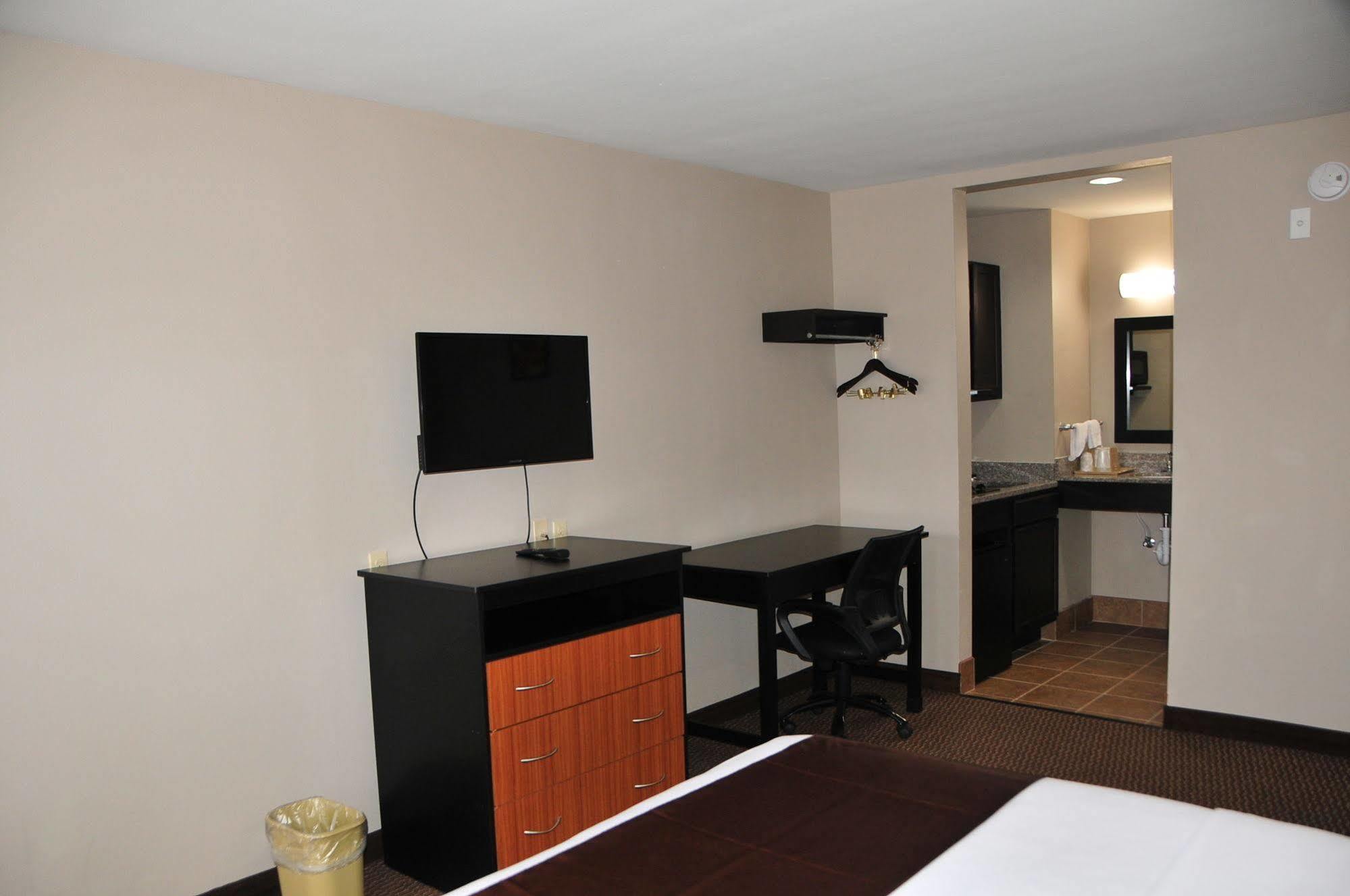 Paradise Inn & Suites バトンルージュ エクステリア 写真