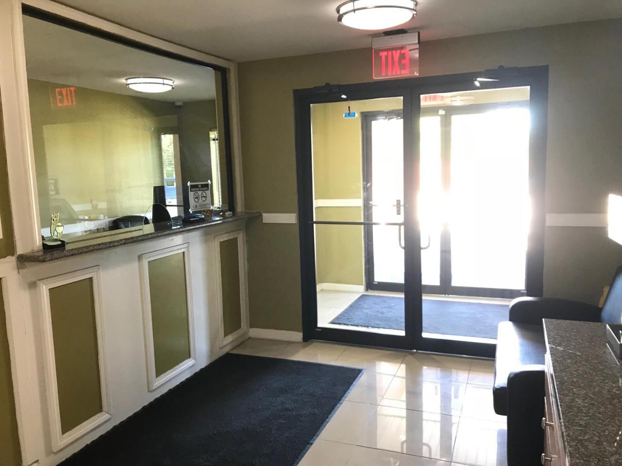 Paradise Inn & Suites バトンルージュ エクステリア 写真