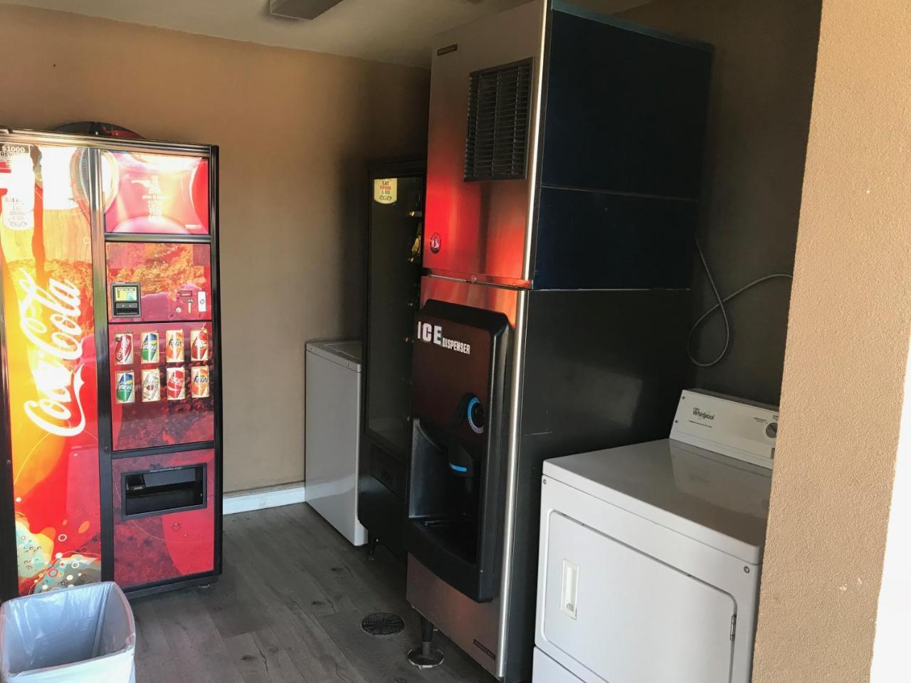 Paradise Inn & Suites バトンルージュ エクステリア 写真